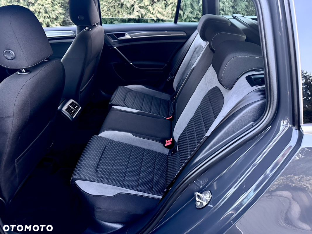 Volkswagen Golf - 8