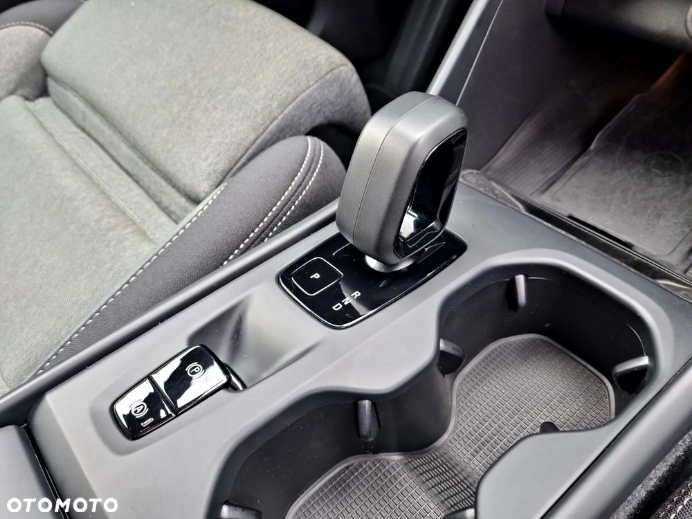 Volvo XC 40 B3 B DKG Ultra Black Edition - 31