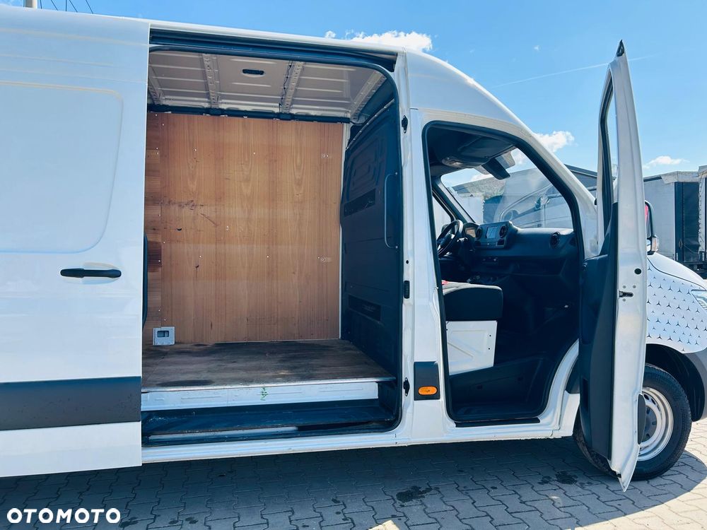 Mercedes-Benz Sprinter - 10