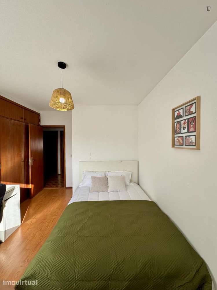 Quarto - localizado em Norton de Matos Coimbra - Grande imagem: 2/19