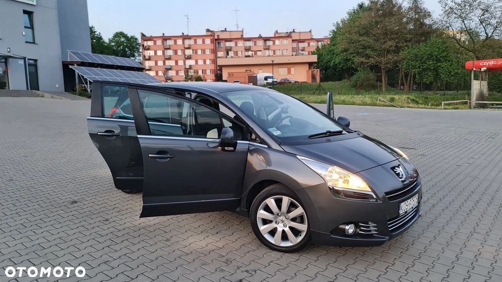 Peugeot 5008 1.6 THP Premium + - 7