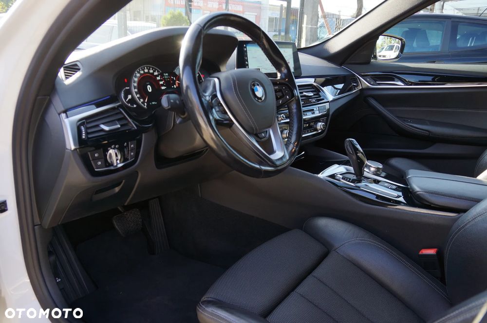 BMW Seria 5 520d xDrive Touring Sport Line - 27