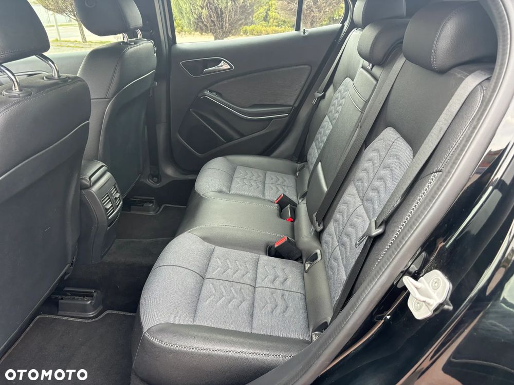 Mercedes-Benz GLA - 15