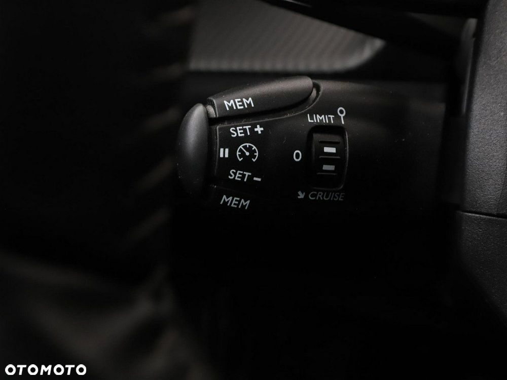 Peugeot 2008 PureTech 130 EAT8 Allure - 33