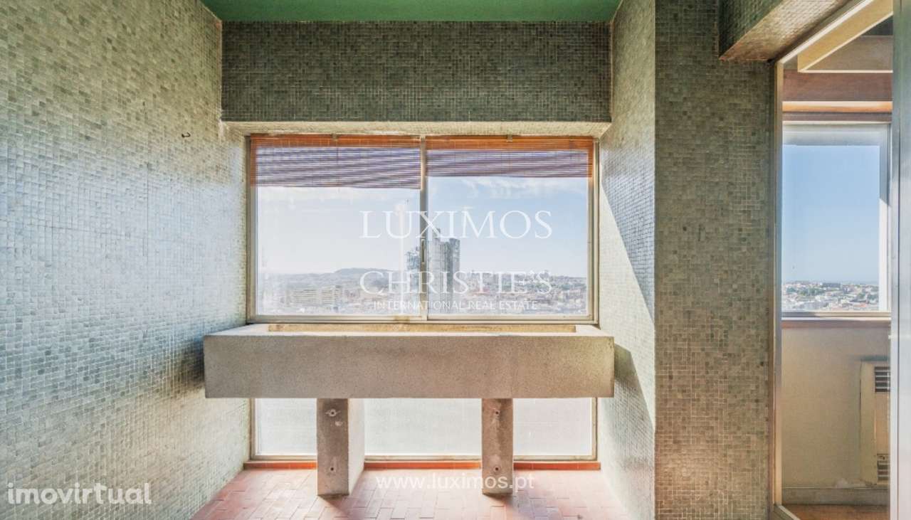 Apartamento T5 para reabilitar à venda no centro do Porto - Grande imagem: 3/14