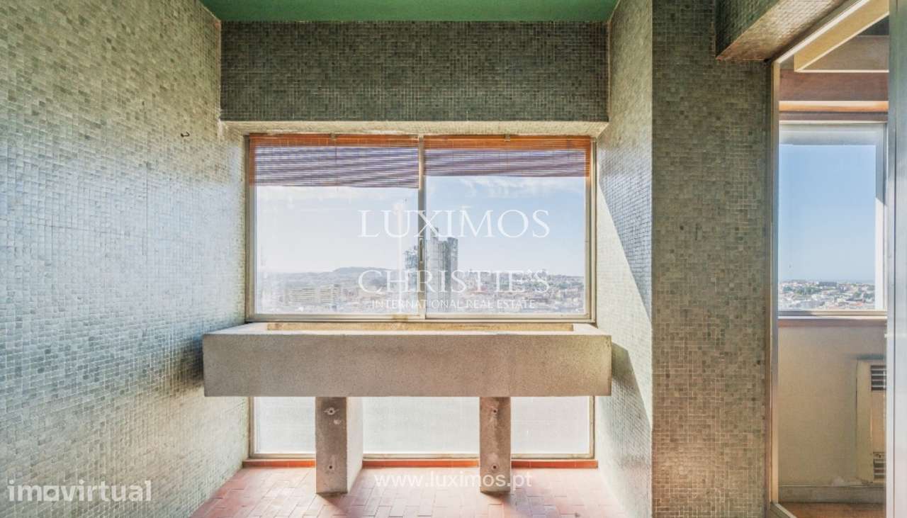 Apartamento T5 para reabilitar à venda no centro do Porto - Grande imagem: 3/14