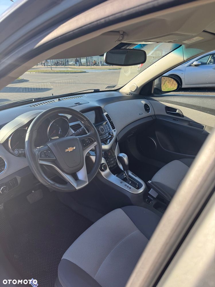 Chevrolet Cruze 1.8 LT+ - 9