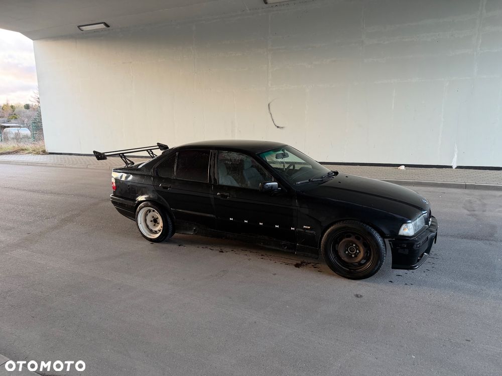 BMW Seria 3 323i - 5