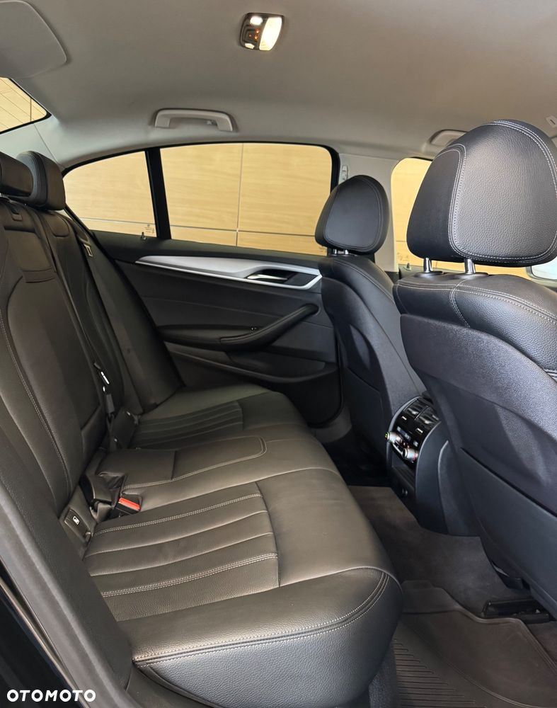 BMW Seria 5 520d xDrive - 10