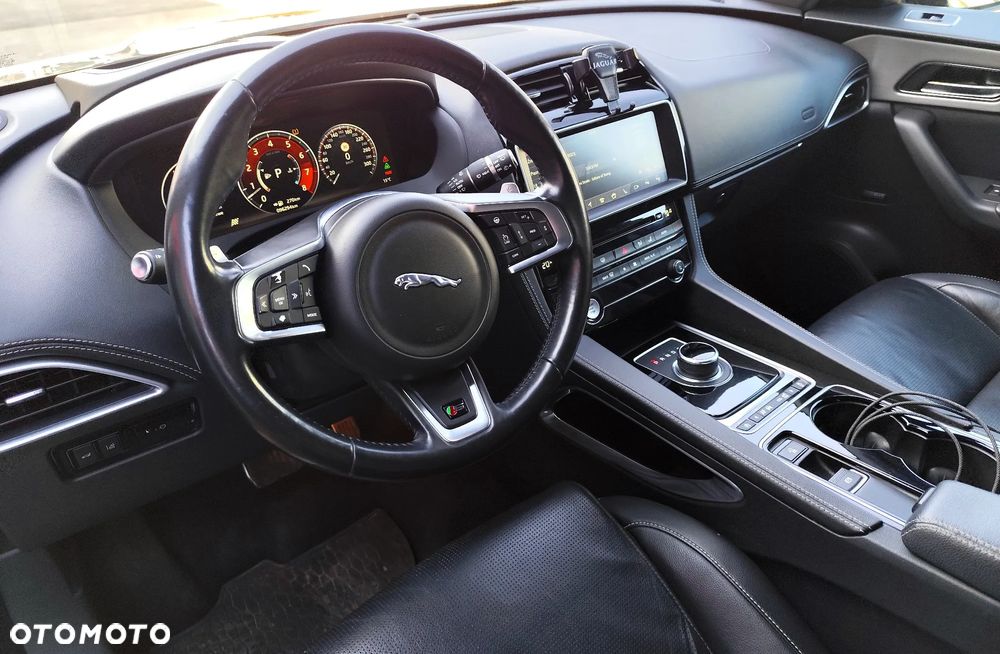 Jaguar F-Pace - 9