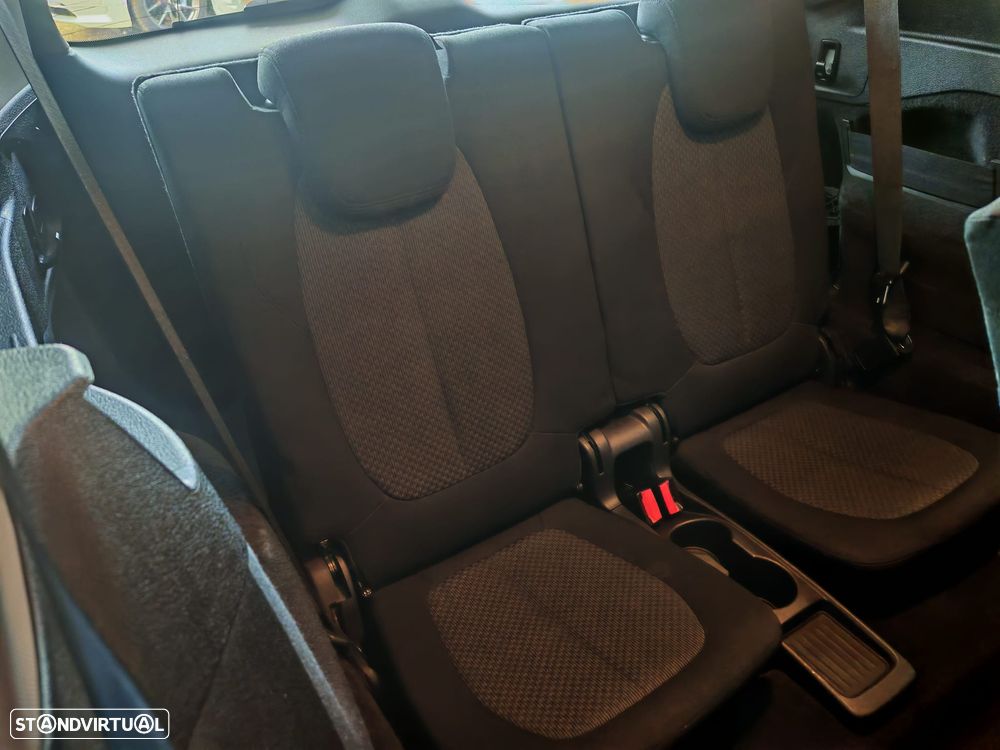 BMW 216 Gran Tourer d - 17