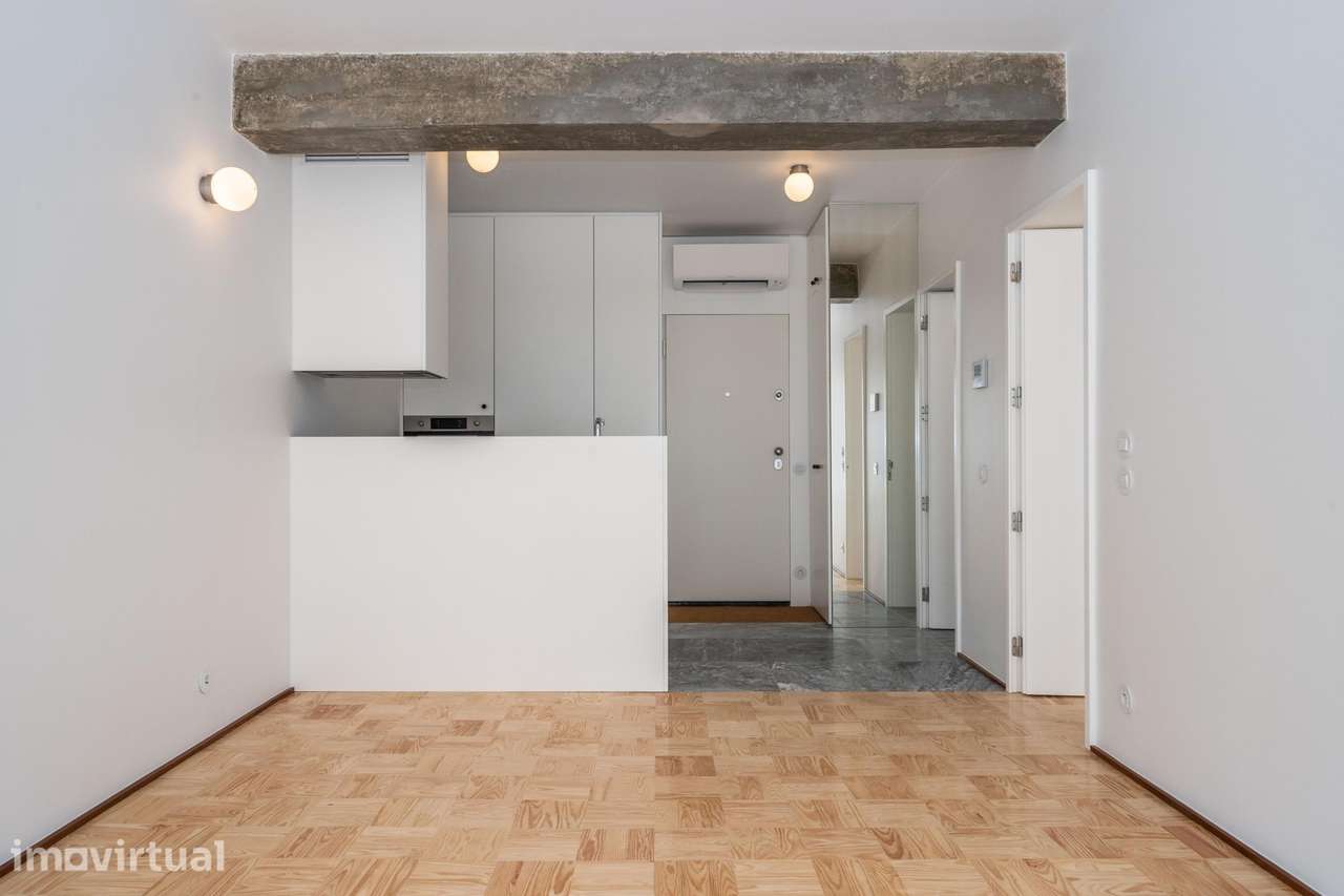 Apartamento T1 de 55 m2 a 300 m da Estação de Metro dos Aliados! - Grande imagem: 2/14