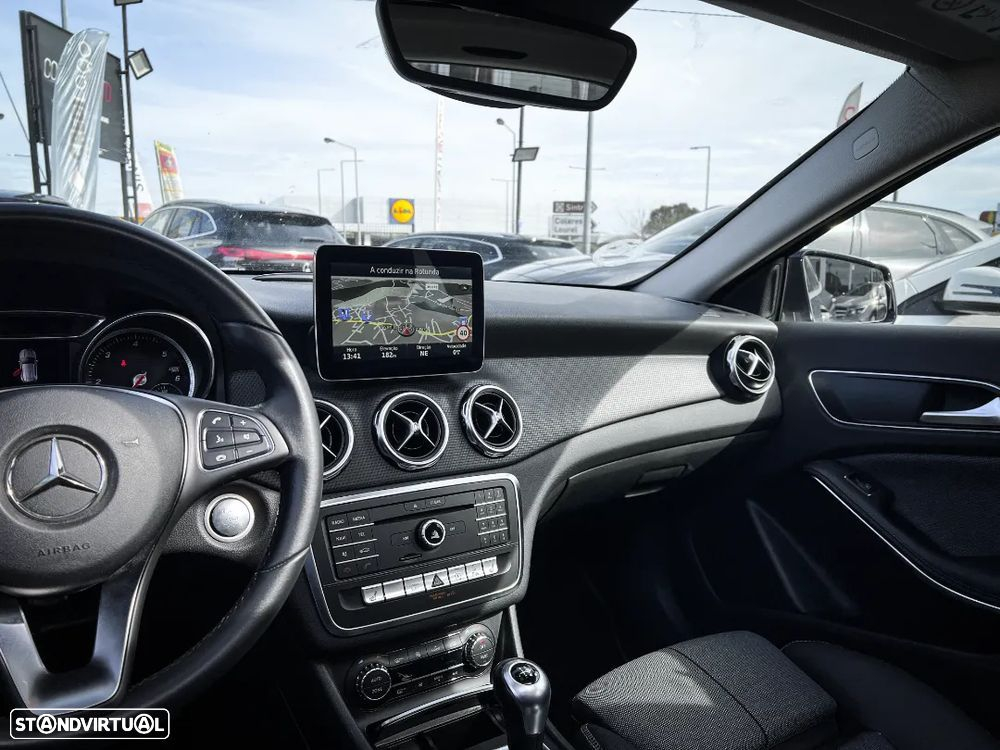 Mercedes-Benz GLA 180 d Urban - 13