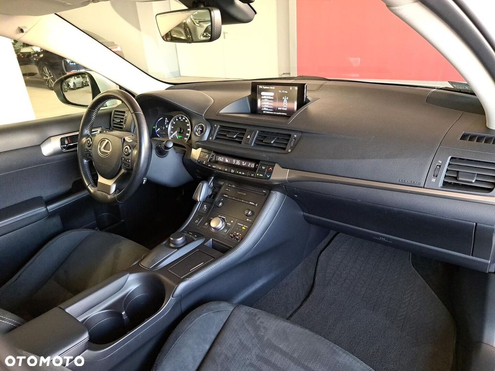 Lexus CT - 16