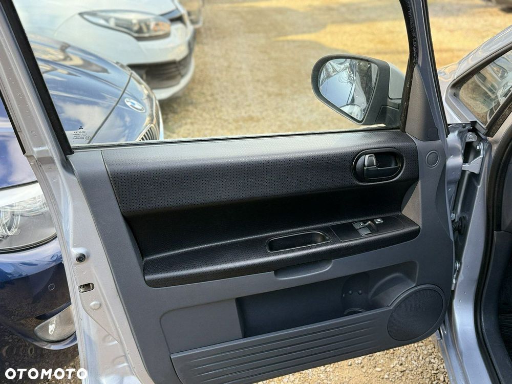 Mitsubishi Colt - 13