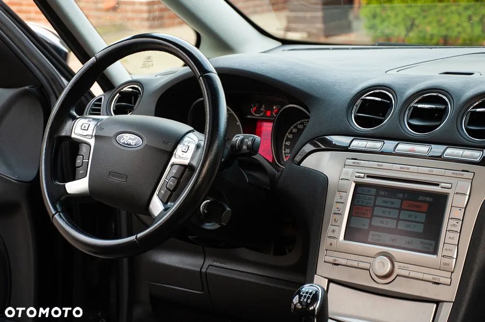 Ford Galaxy 2.0 TDCi Ghia - 24