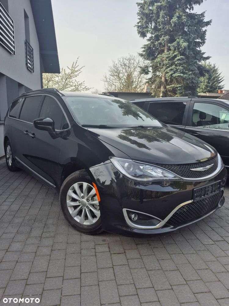 Chrysler Pacifica - 1