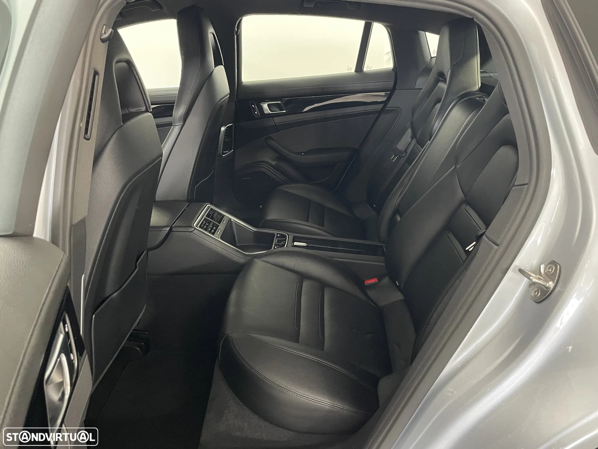 Porsche Panamera 4 E-Hybrid - 23