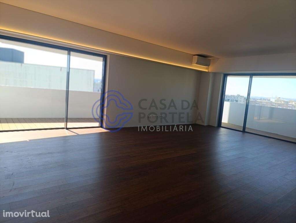 DUPLEX T4 DE LUXO – MODERNIDADE E ESPAÇO NO CENTRO DA TROFA - Grande imagem: 3/50