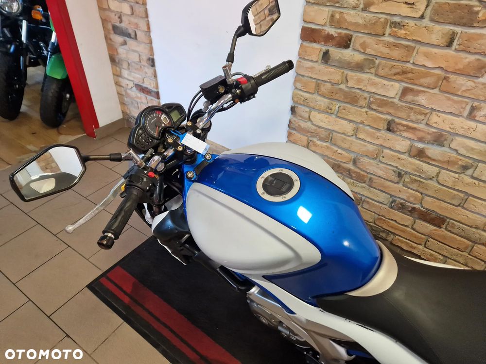 Suzuki Gladius - 9
