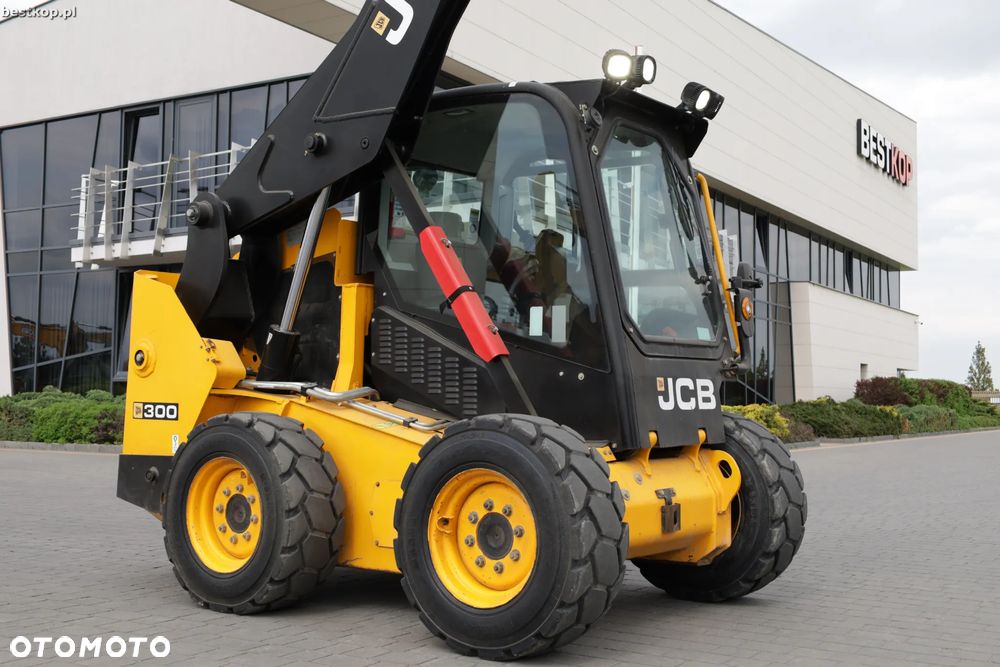 JCB 300 T4 Miniładowarka Skid steer - 14