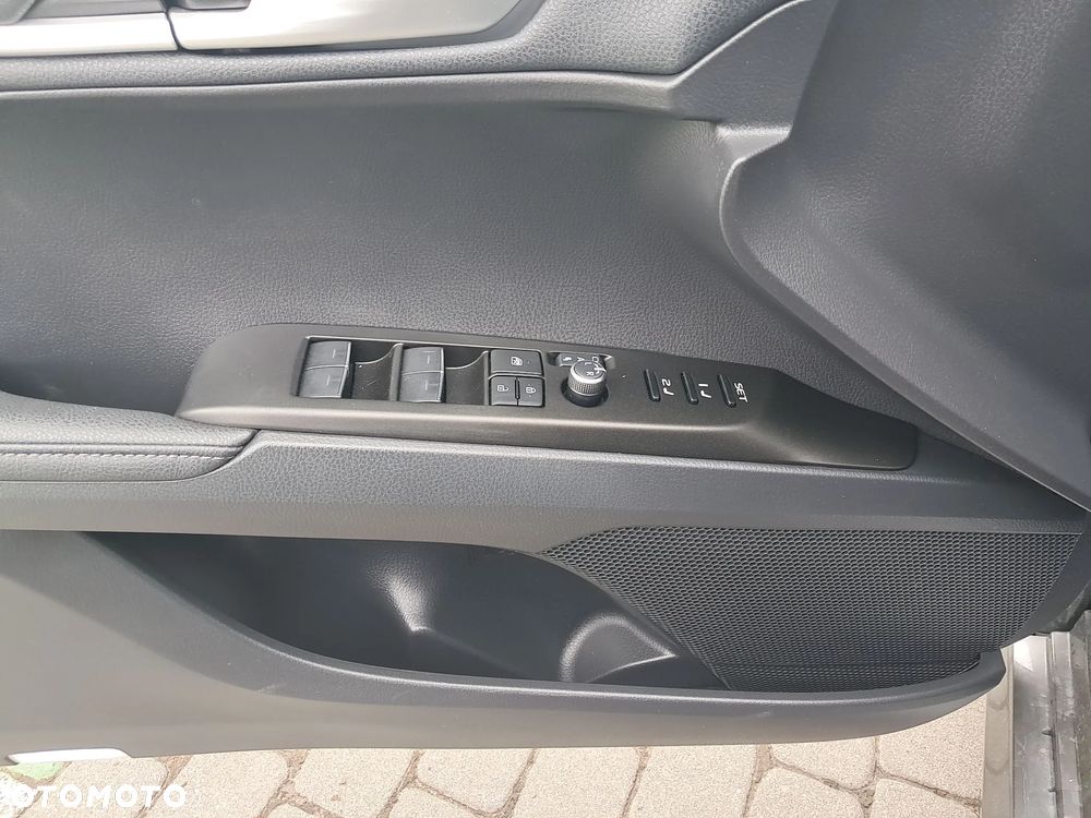Toyota Camry 2.5 Hybrid Executive CVT - 18