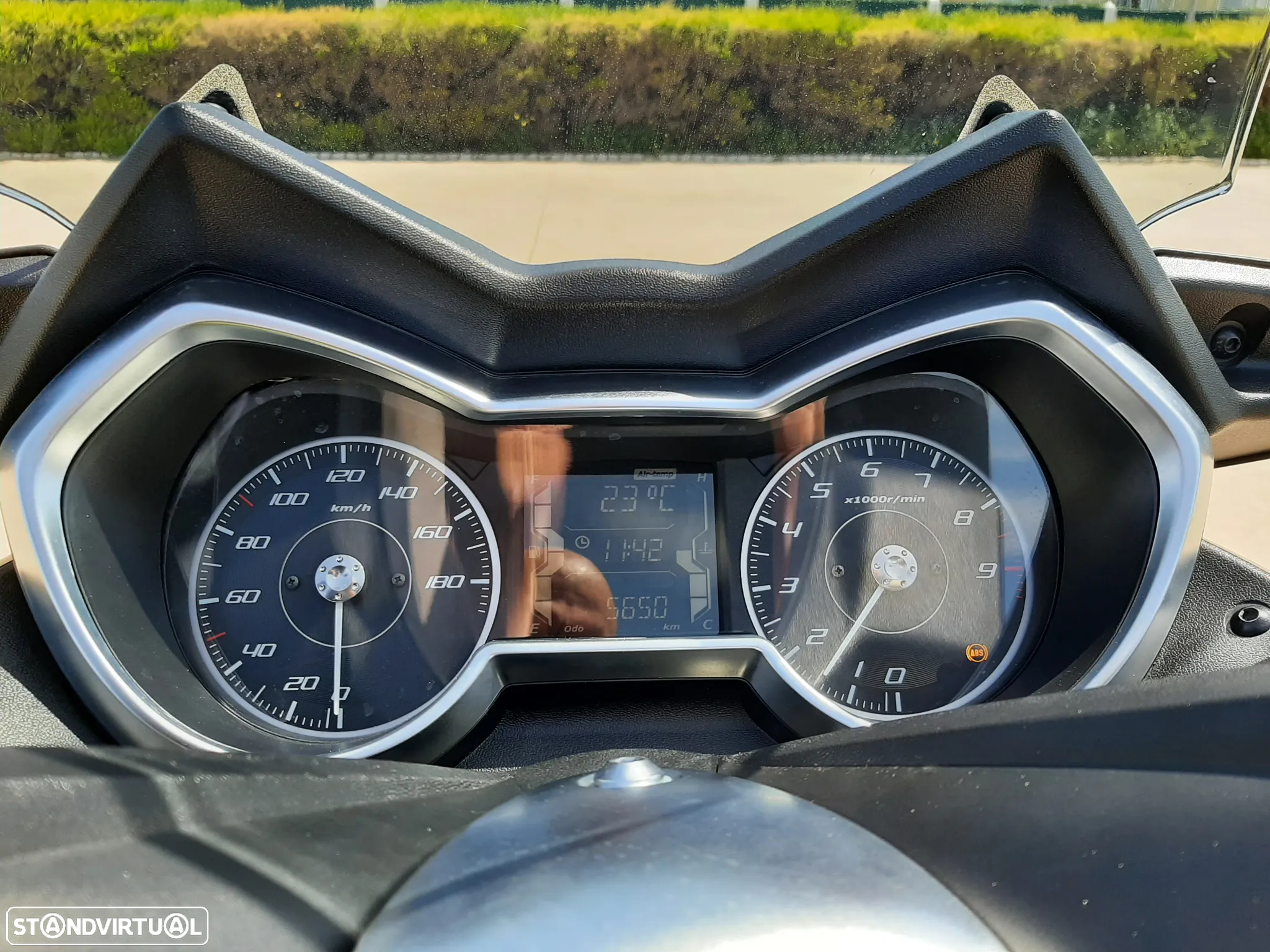 Yamaha X-Max 400 Tech Max - 12