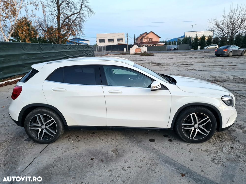 Mercedes-Benz GLA 200 d 4Matic 7G-DCT - 17