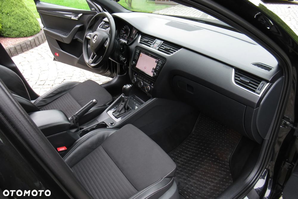 Skoda Octavia 2.0 TDI DSG RS - 36