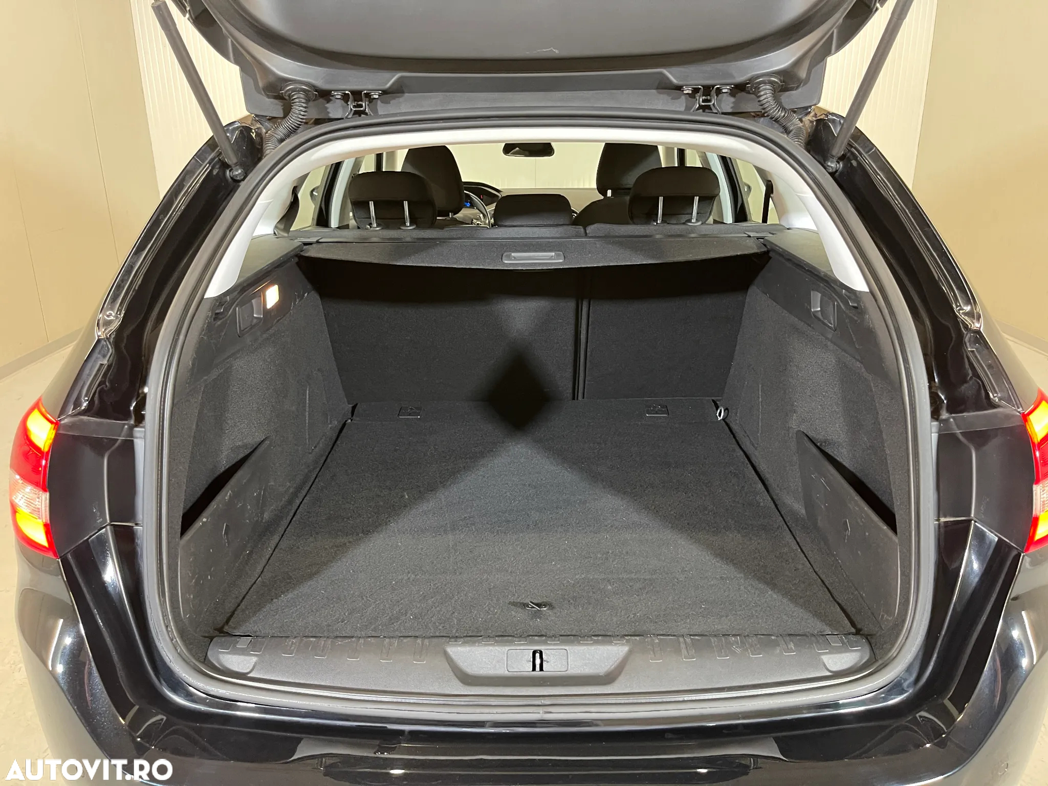 Peugeot 308 SW BlueHDi 130 EAT8 Stop & Start Active Business-Paket - 11
