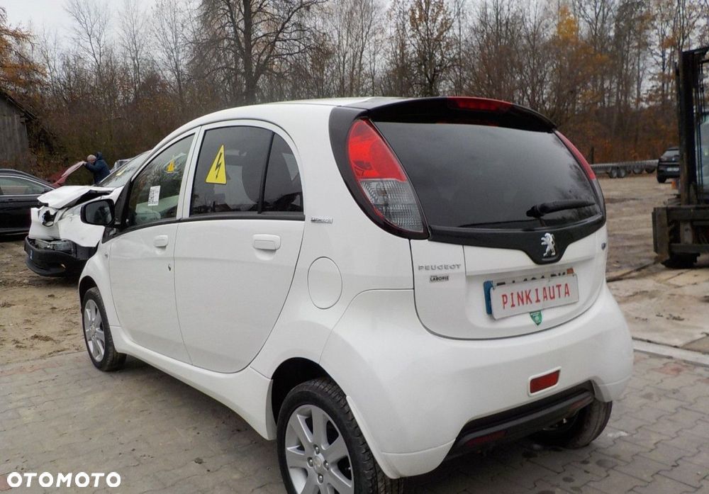 Peugeot iOn - 5