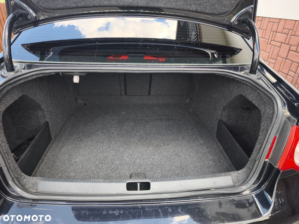 Volkswagen Passat 1.6 Trendline - 19