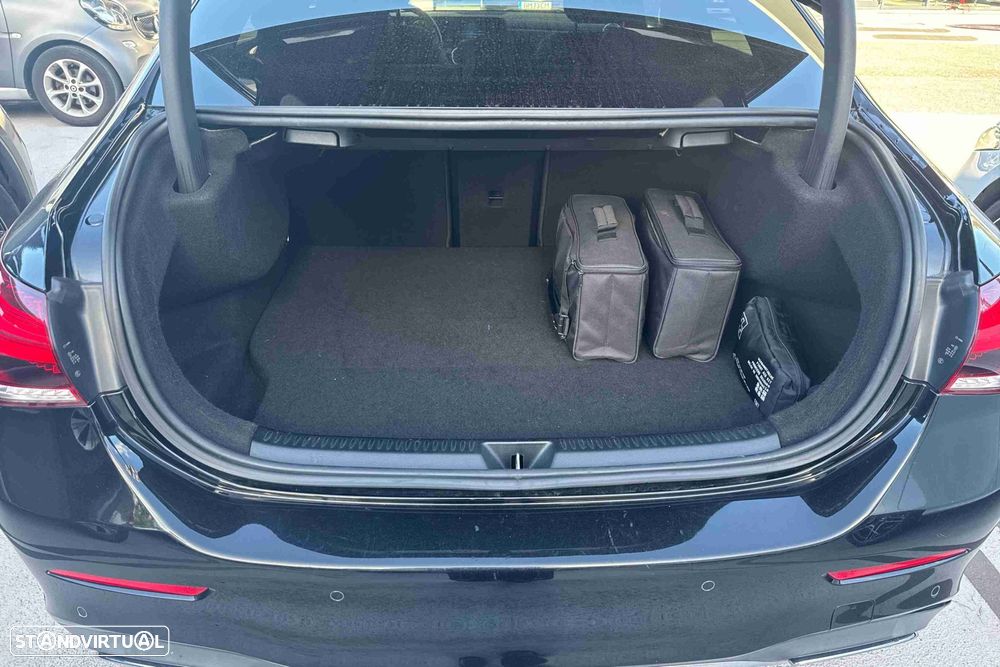 Mercedes-Benz A 250 Limousine e AMG Line - 11