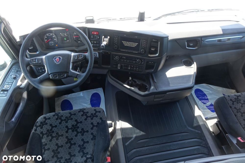 Scania R450 / EURO 6 / STANDARD/ AUTOMAT / RETARDER / LODÓWKA / NAWIGACJA / KLIMATYZACJA POSTOJOWA / 2 ZBIORNIKI - 28