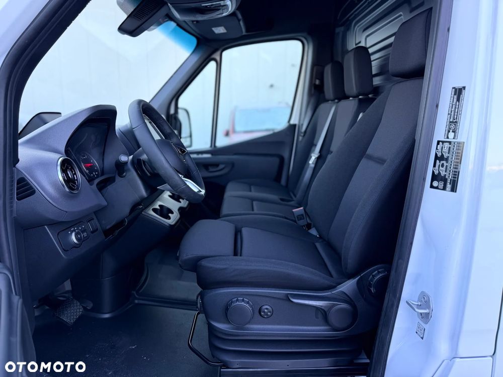Mercedes-Benz Sprinter - 11