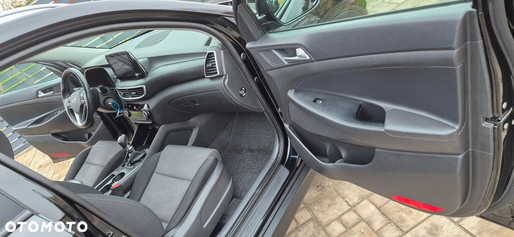 Hyundai Tucson 1.6 GDI BlueDrive Style 2WD - 24