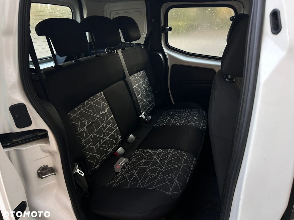 Fiat Fiorino Kombi 1.3 MJ Adventure - 11