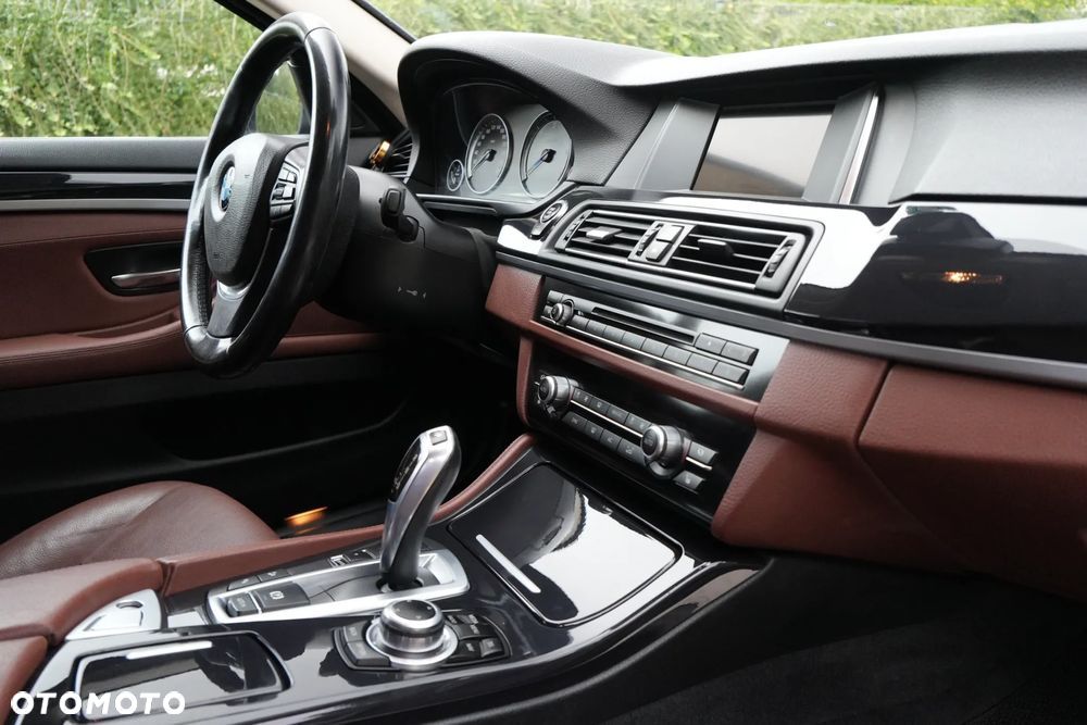 BMW Seria 5 520d xDrive Touring - 16