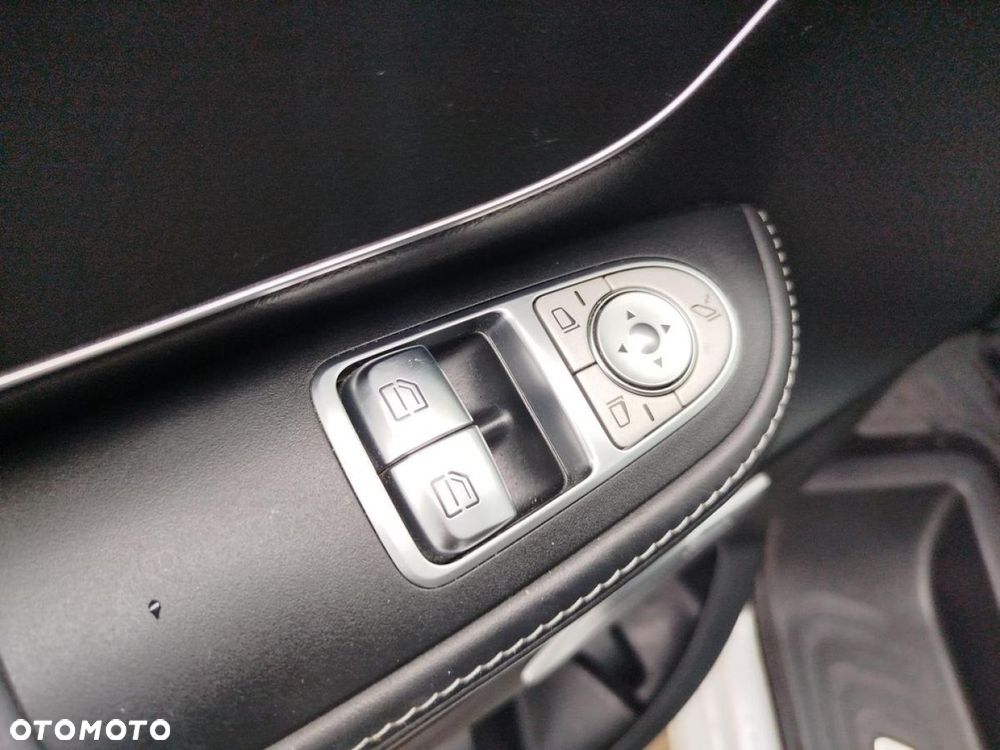 Mercedes-Benz Klasa V - 13