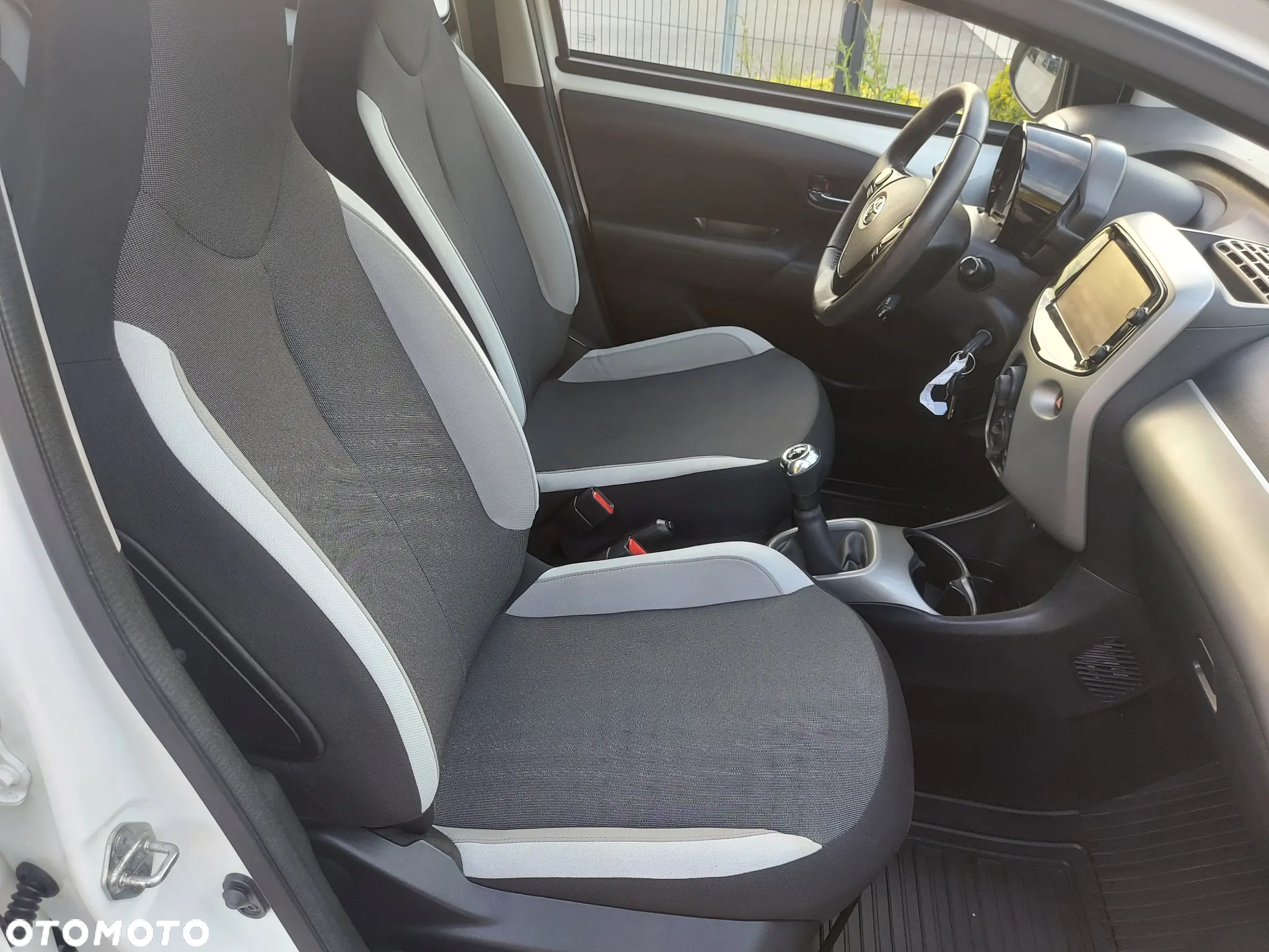 Toyota Aygo x-play - 17