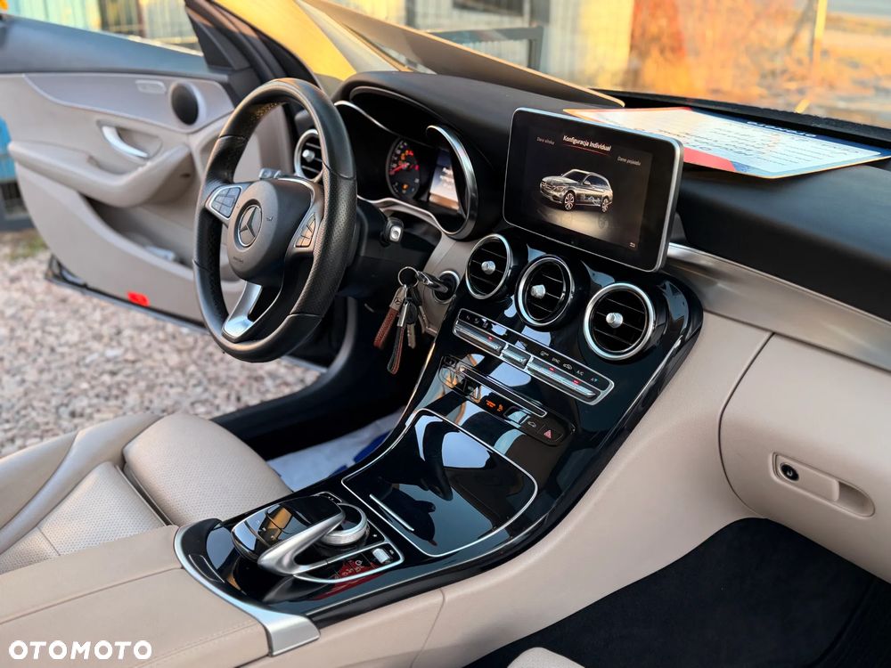 Mercedes-Benz Klasa C 200 4-Matic 7G-TRONIC - 36