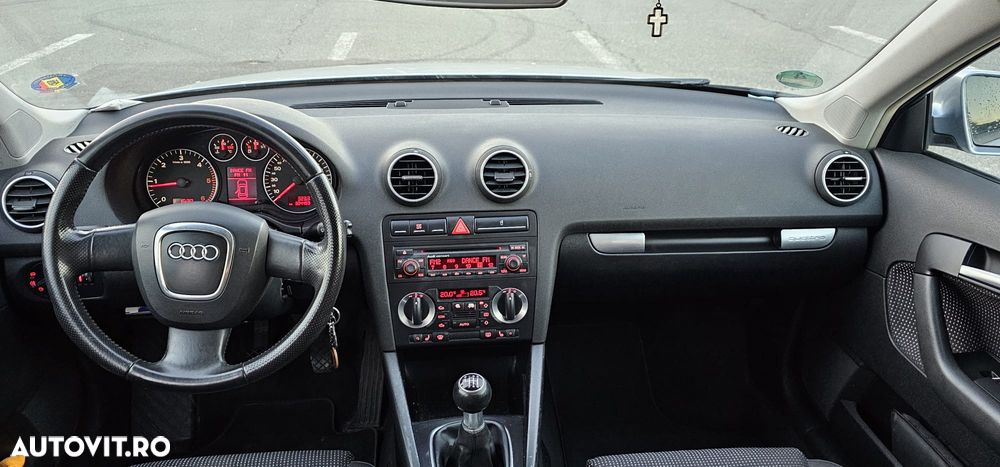 Audi A3 Sportback 2.0 TDI DPF quattro Attraction - 6
