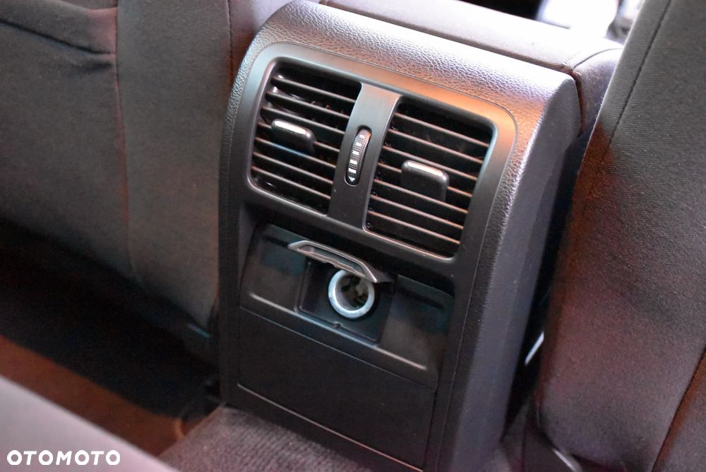 Volkswagen Passat 2.0 TDI DSG Comfortline - 29