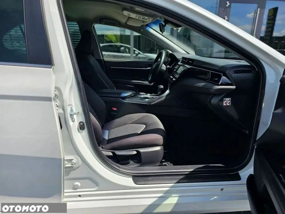 Toyota Camry 2.5 Hybrid Comfort CVT - 21