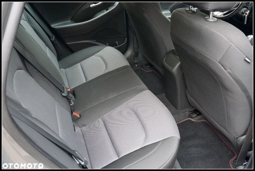 Hyundai i30 1.4 Premiere Comfort - 8