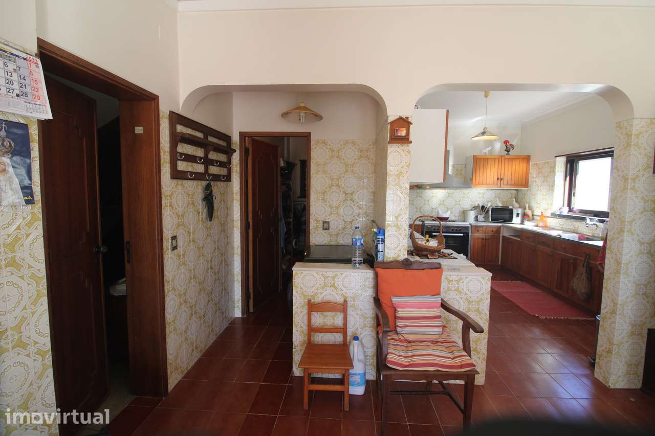 Moradia isolada T6 com jardim e varanda em Leiria - Grande imagem: 4/37