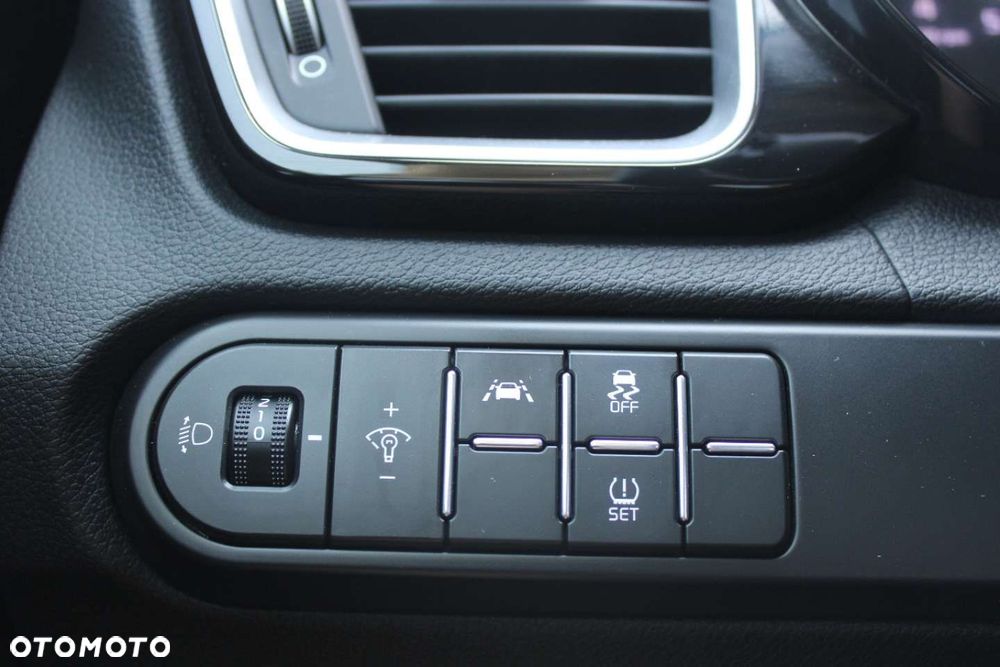 Kia XCeed - 30