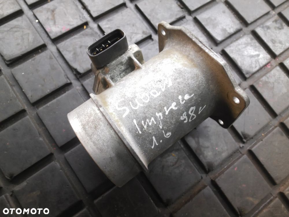 Subaru Impreza 1.8 B PRZEPŁYWOMIERZ POWIETRZA 22680-AA170 - 1
