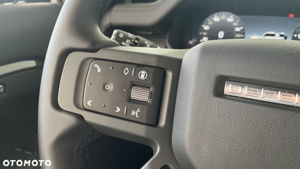 Land Rover Defender - 21
