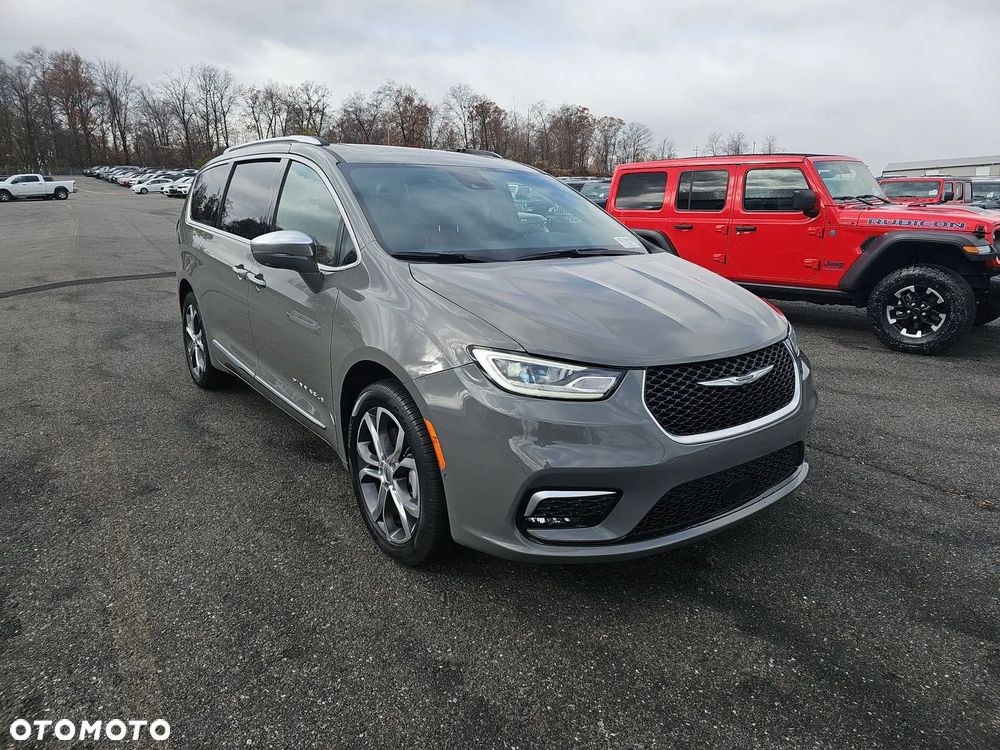 Chrysler Pacifica - 2